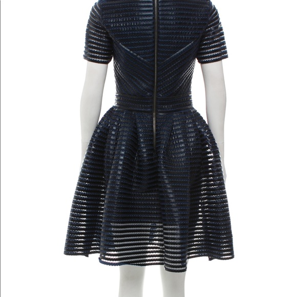 Dresse - Picture 2 of 3